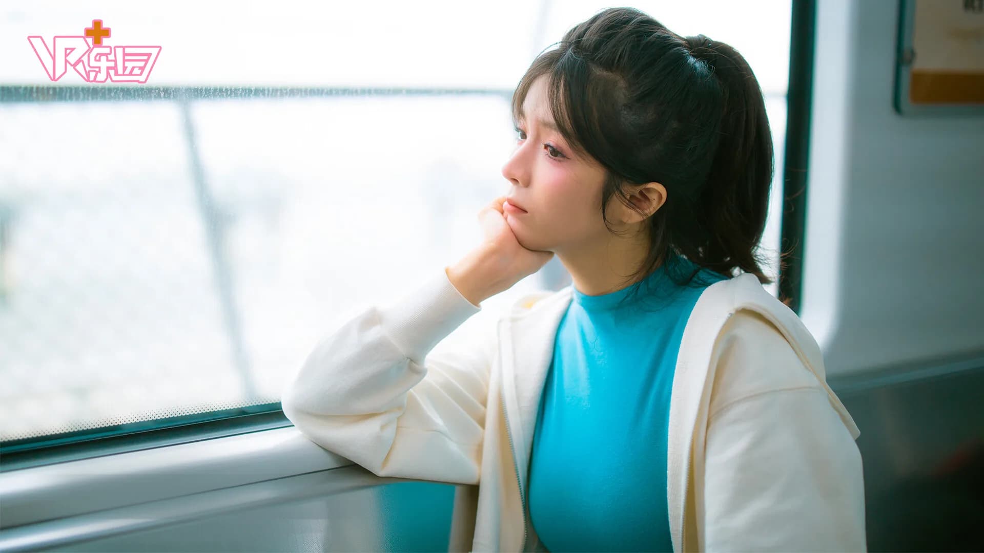 完蛋！我被美女包围了！-房间里的心跳VR花絮 görsel 4